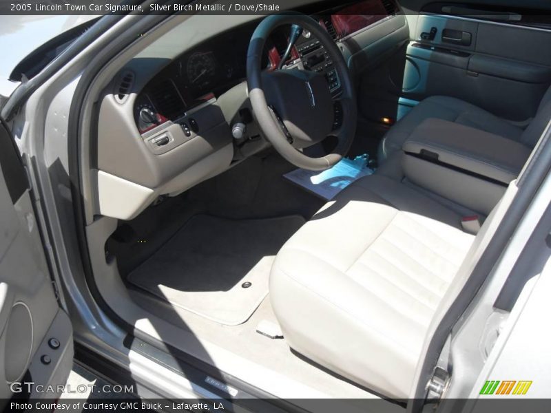 Silver Birch Metallic / Dove/Shale 2005 Lincoln Town Car Signature