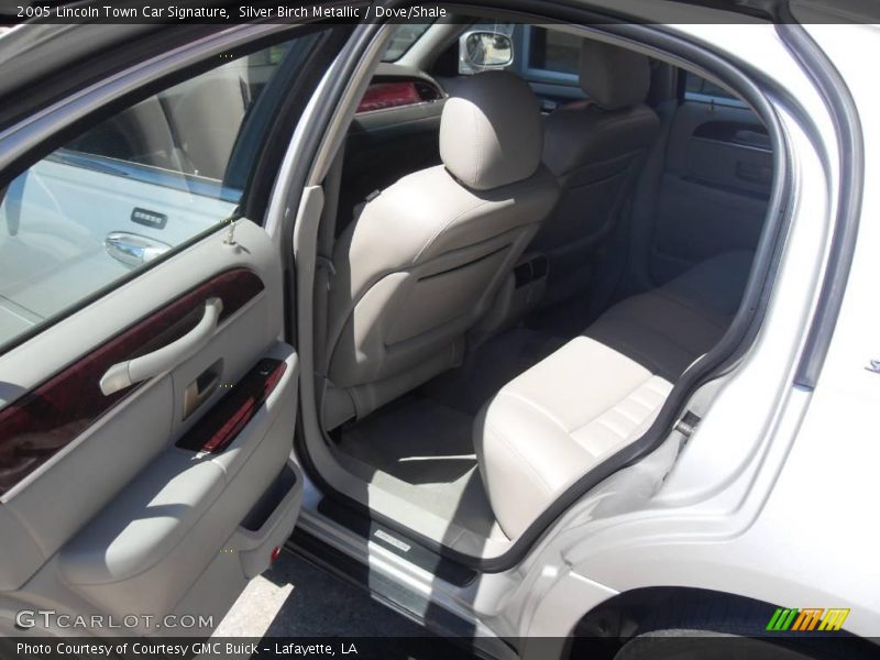 Silver Birch Metallic / Dove/Shale 2005 Lincoln Town Car Signature