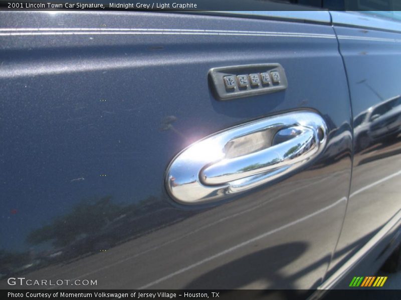 Midnight Grey / Light Graphite 2001 Lincoln Town Car Signature