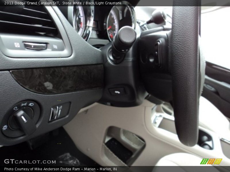 Stone White / Black/Light Graystone 2013 Dodge Grand Caravan SXT