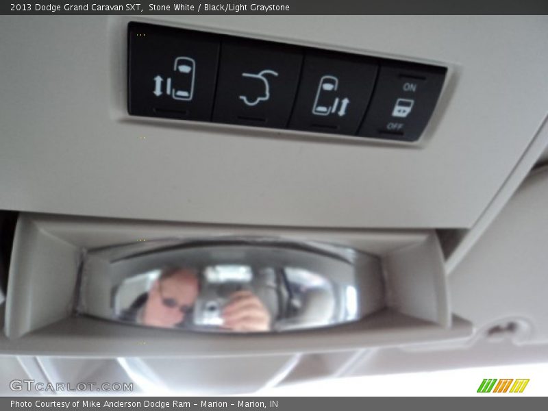Stone White / Black/Light Graystone 2013 Dodge Grand Caravan SXT
