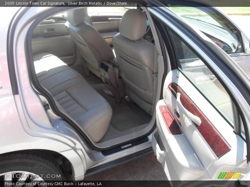 Silver Birch Metallic / Dove/Shale 2005 Lincoln Town Car Signature