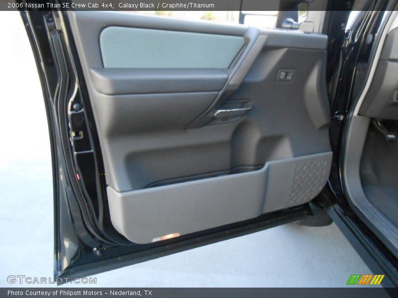 Galaxy Black / Graphite/Titanium 2006 Nissan Titan SE Crew Cab 4x4