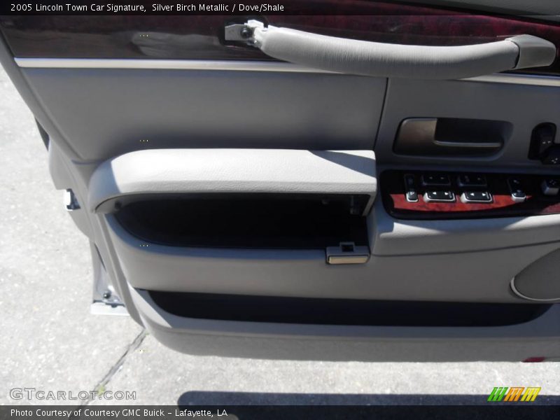 Silver Birch Metallic / Dove/Shale 2005 Lincoln Town Car Signature