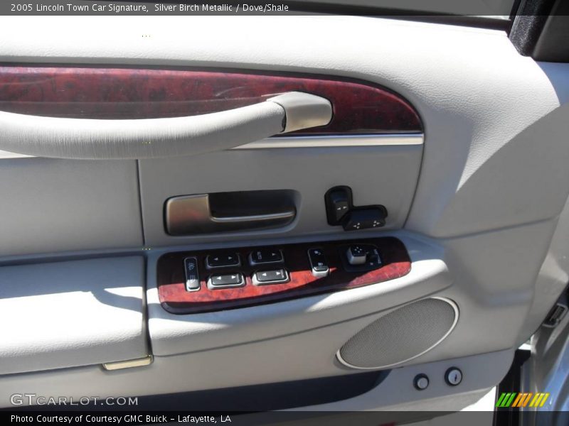 Silver Birch Metallic / Dove/Shale 2005 Lincoln Town Car Signature