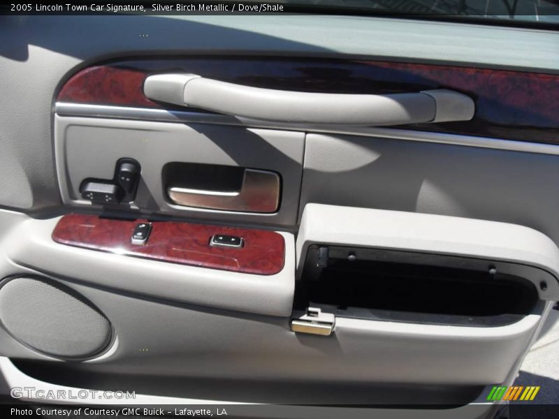 Silver Birch Metallic / Dove/Shale 2005 Lincoln Town Car Signature