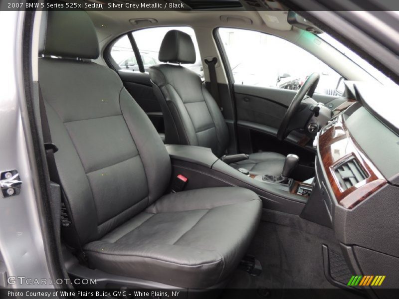 Front Seat of 2007 5 Series 525xi Sedan