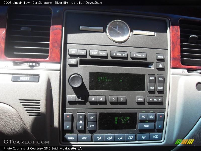 Silver Birch Metallic / Dove/Shale 2005 Lincoln Town Car Signature