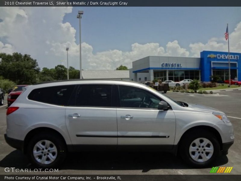 Silver Ice Metallic / Dark Gray/Light Gray 2010 Chevrolet Traverse LS