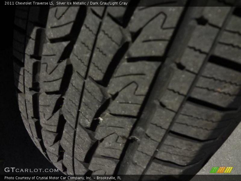 Silver Ice Metallic / Dark Gray/Light Gray 2011 Chevrolet Traverse LS