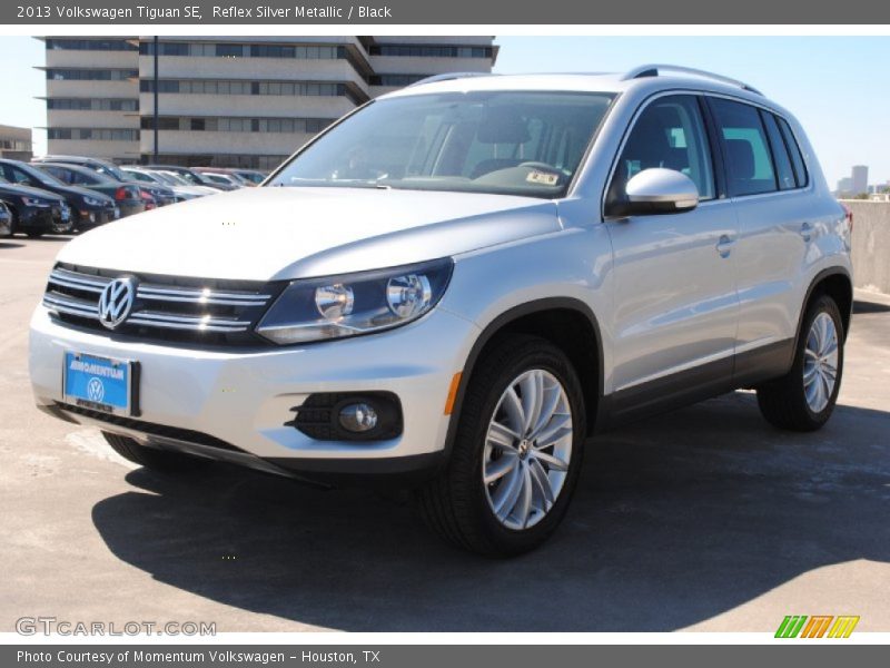 Reflex Silver Metallic / Black 2013 Volkswagen Tiguan SE