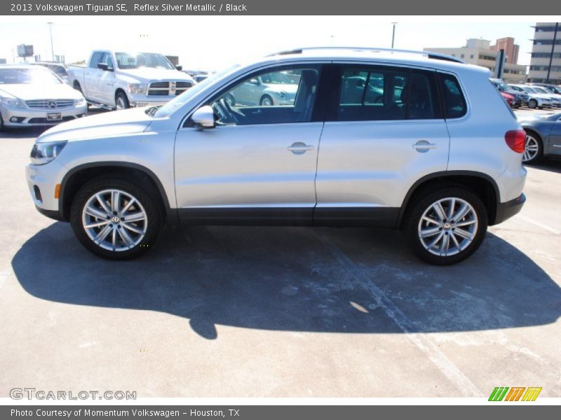 Reflex Silver Metallic / Black 2013 Volkswagen Tiguan SE