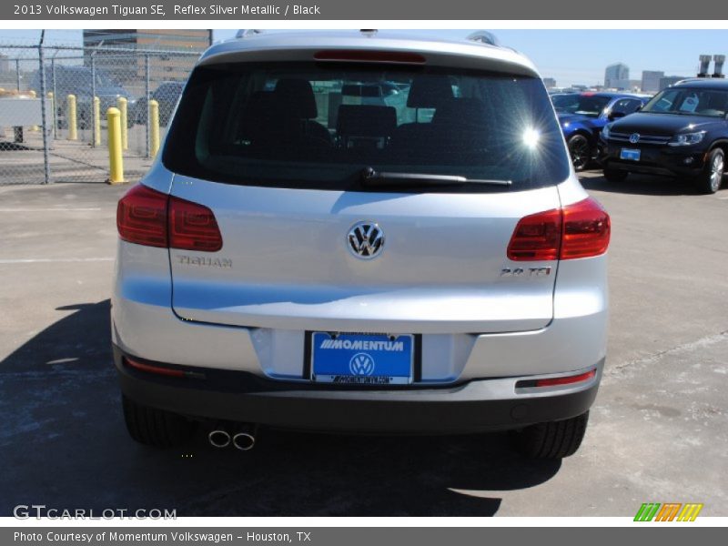 Reflex Silver Metallic / Black 2013 Volkswagen Tiguan SE