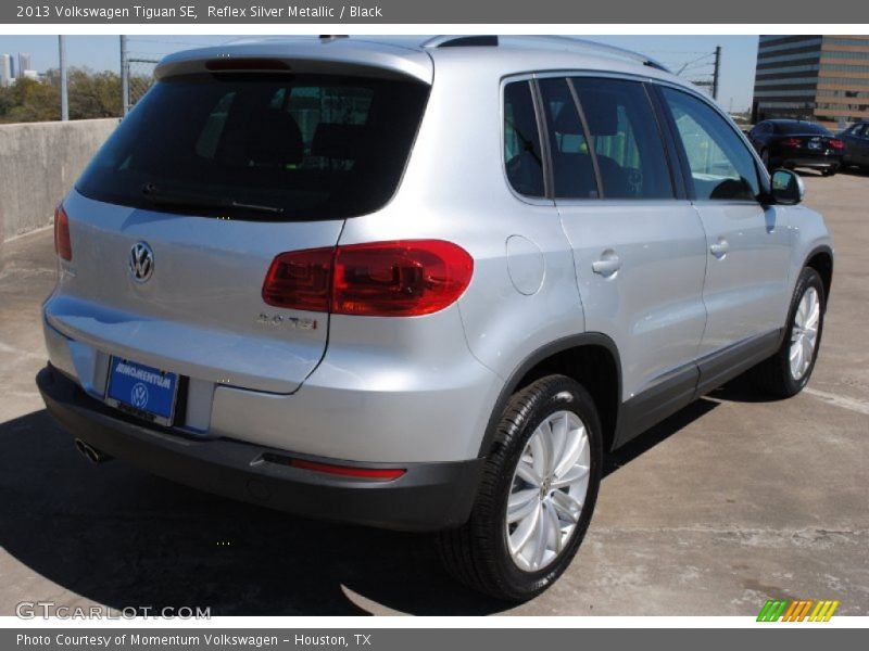 Reflex Silver Metallic / Black 2013 Volkswagen Tiguan SE