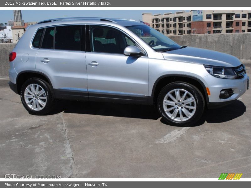 Reflex Silver Metallic / Black 2013 Volkswagen Tiguan SE
