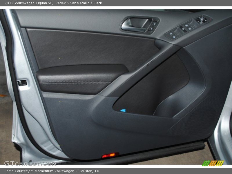 Reflex Silver Metallic / Black 2013 Volkswagen Tiguan SE