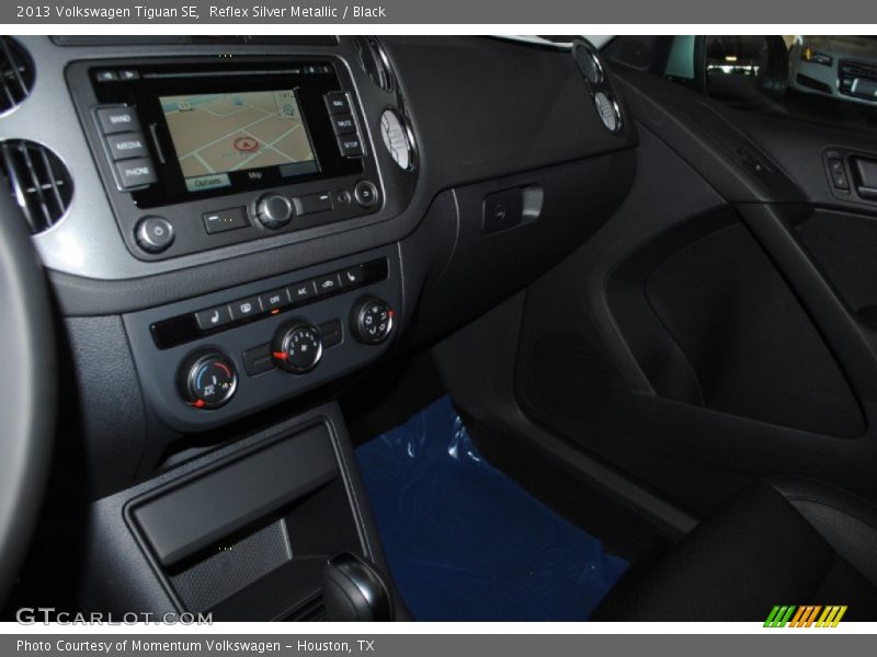 Reflex Silver Metallic / Black 2013 Volkswagen Tiguan SE