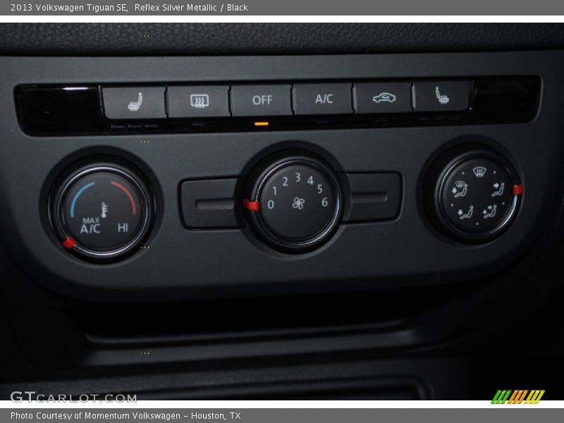 Reflex Silver Metallic / Black 2013 Volkswagen Tiguan SE