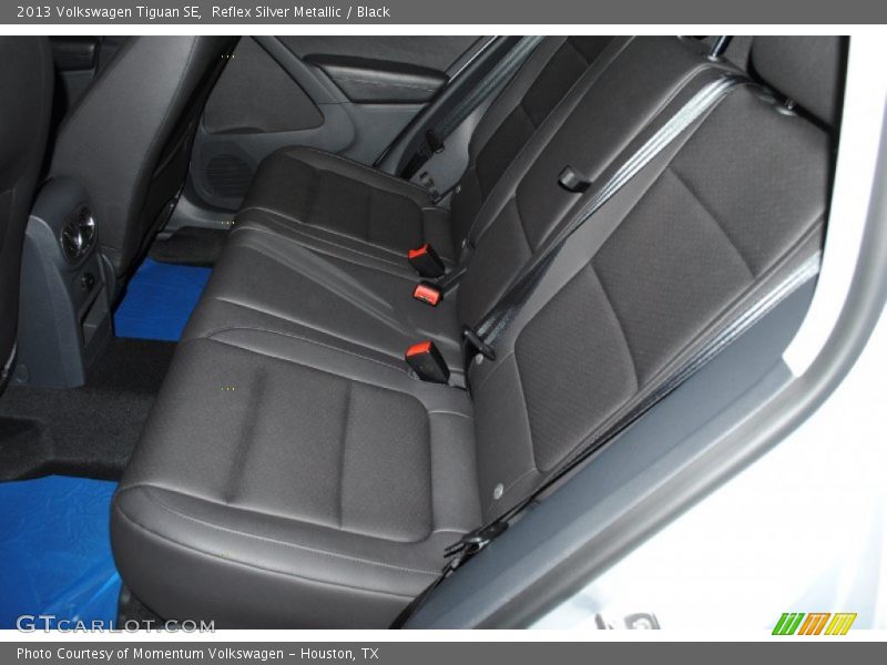 Reflex Silver Metallic / Black 2013 Volkswagen Tiguan SE