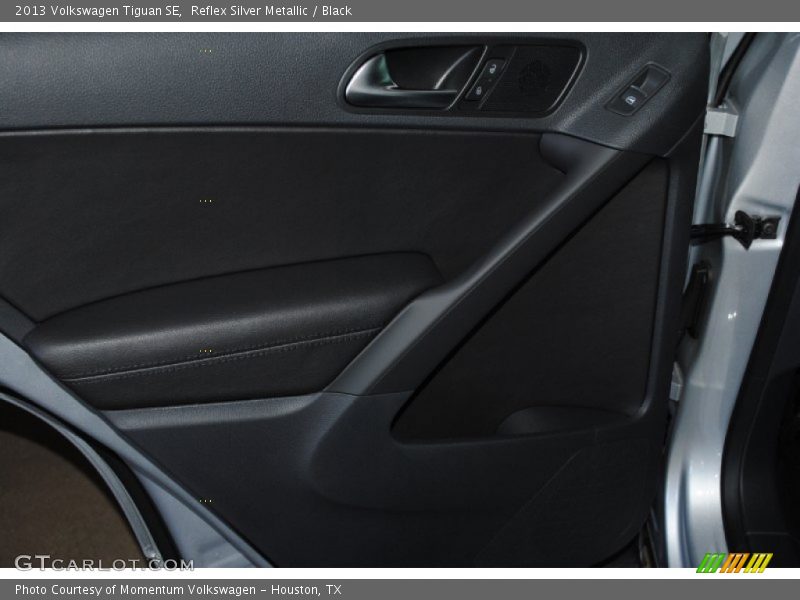 Reflex Silver Metallic / Black 2013 Volkswagen Tiguan SE