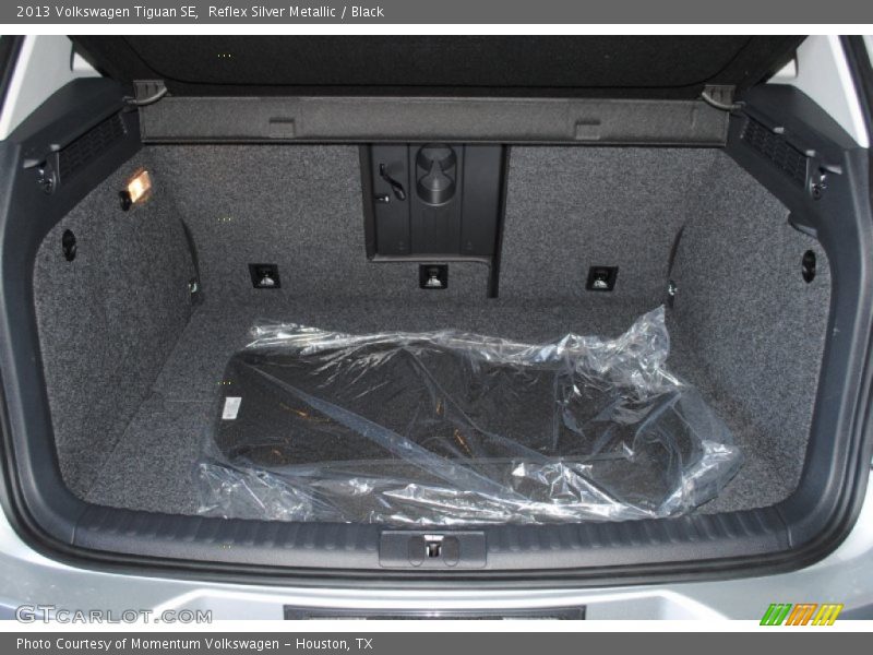 Reflex Silver Metallic / Black 2013 Volkswagen Tiguan SE
