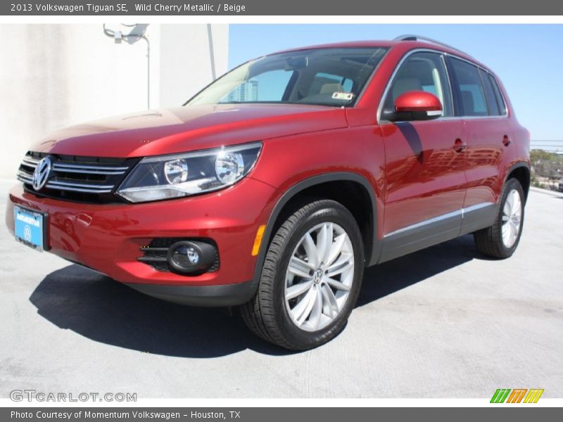 Front 3/4 View of 2013 Tiguan SE