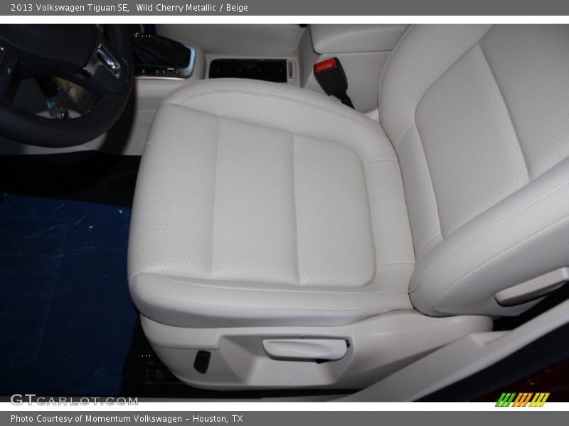 Wild Cherry Metallic / Beige 2013 Volkswagen Tiguan SE