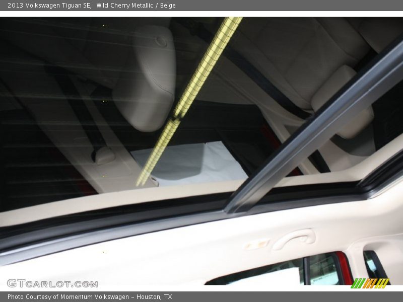 Wild Cherry Metallic / Beige 2013 Volkswagen Tiguan SE