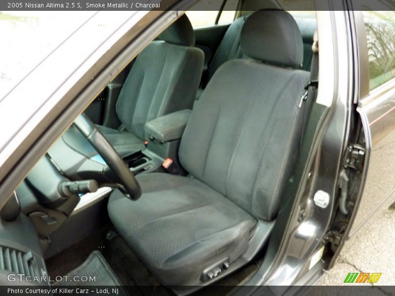 Front Seat of 2005 Altima 2.5 S