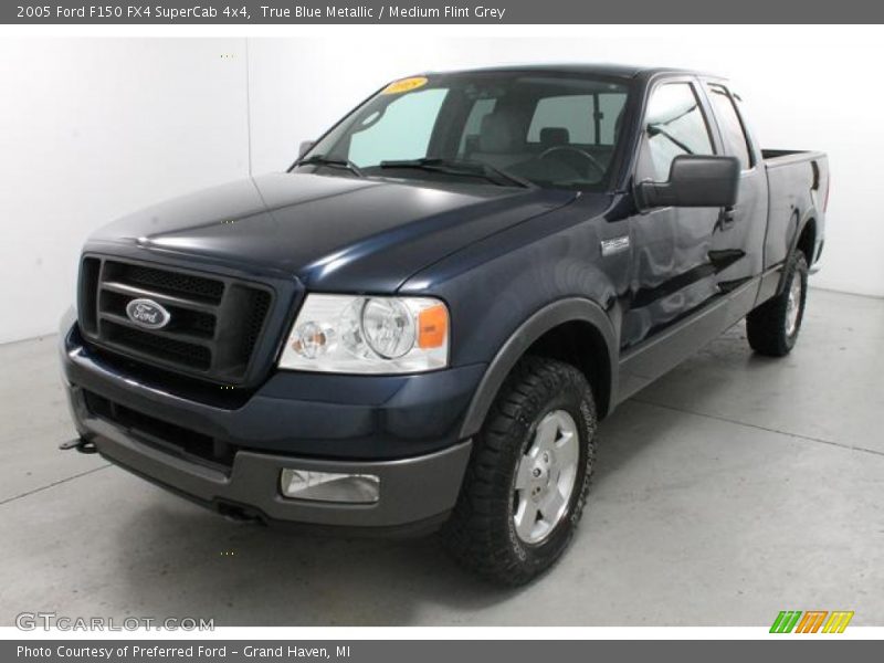Front 3/4 View of 2005 F150 FX4 SuperCab 4x4