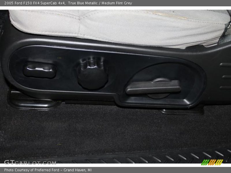 True Blue Metallic / Medium Flint Grey 2005 Ford F150 FX4 SuperCab 4x4