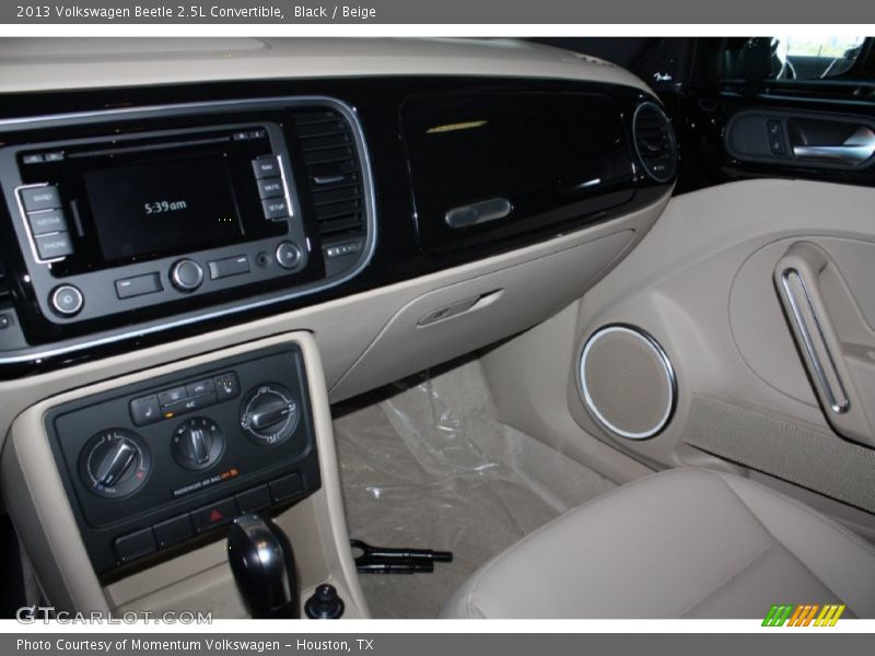 Black / Beige 2013 Volkswagen Beetle 2.5L Convertible