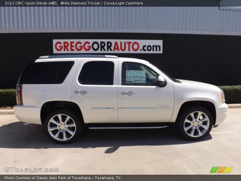 White Diamond Tricoat / Cocoa/Light Cashmere 2013 GMC Yukon Denali AWD