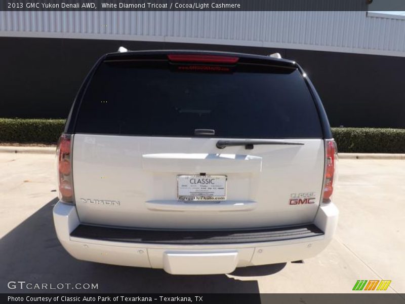 White Diamond Tricoat / Cocoa/Light Cashmere 2013 GMC Yukon Denali AWD