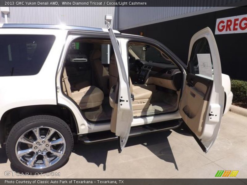 White Diamond Tricoat / Cocoa/Light Cashmere 2013 GMC Yukon Denali AWD
