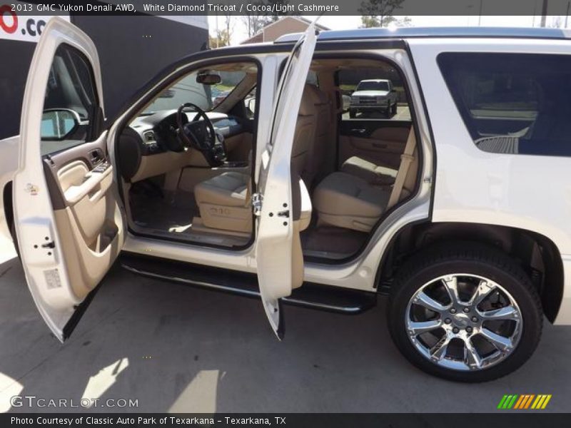 White Diamond Tricoat / Cocoa/Light Cashmere 2013 GMC Yukon Denali AWD
