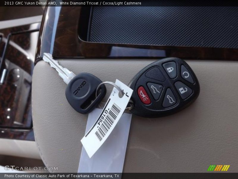 White Diamond Tricoat / Cocoa/Light Cashmere 2013 GMC Yukon Denali AWD