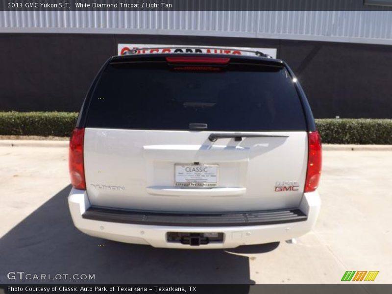 White Diamond Tricoat / Light Tan 2013 GMC Yukon SLT