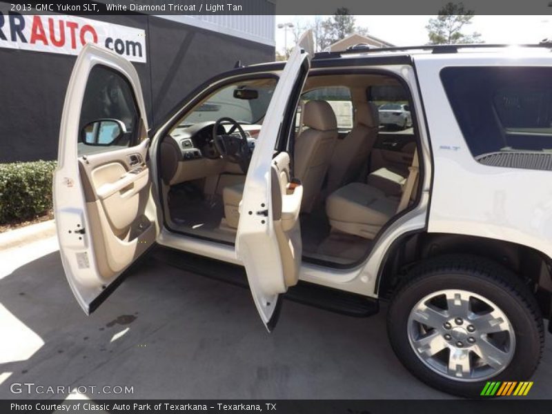 White Diamond Tricoat / Light Tan 2013 GMC Yukon SLT