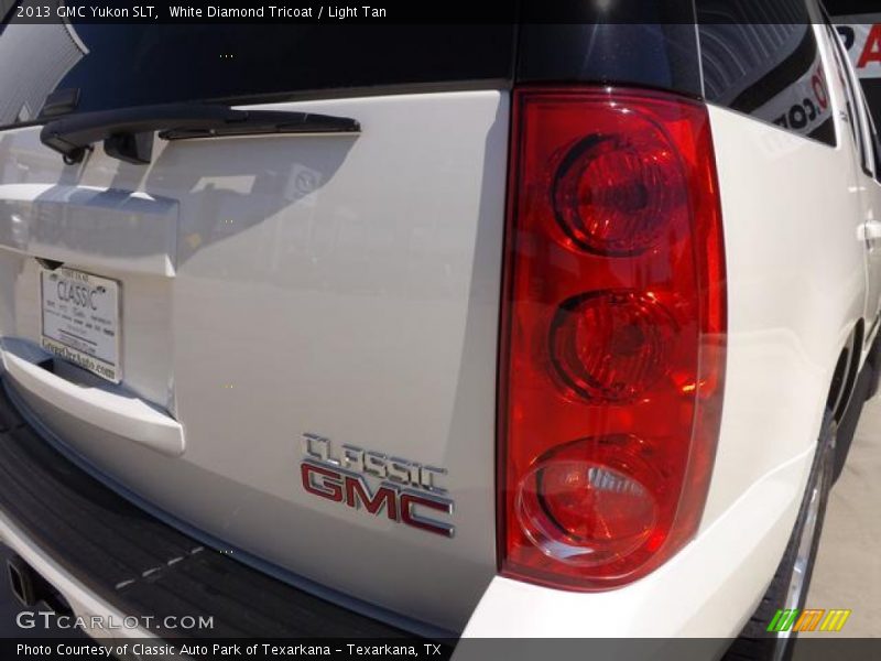 White Diamond Tricoat / Light Tan 2013 GMC Yukon SLT