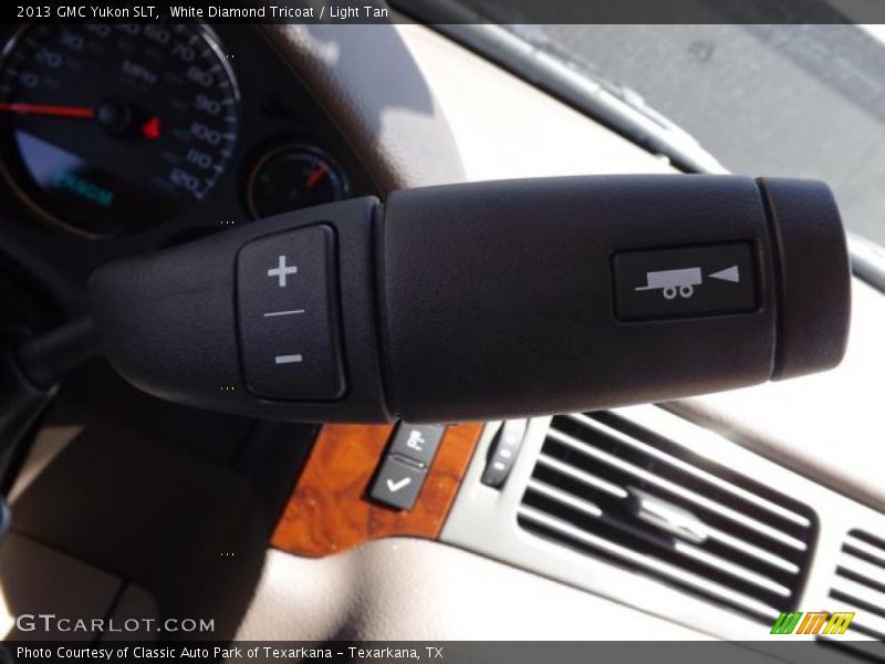 White Diamond Tricoat / Light Tan 2013 GMC Yukon SLT