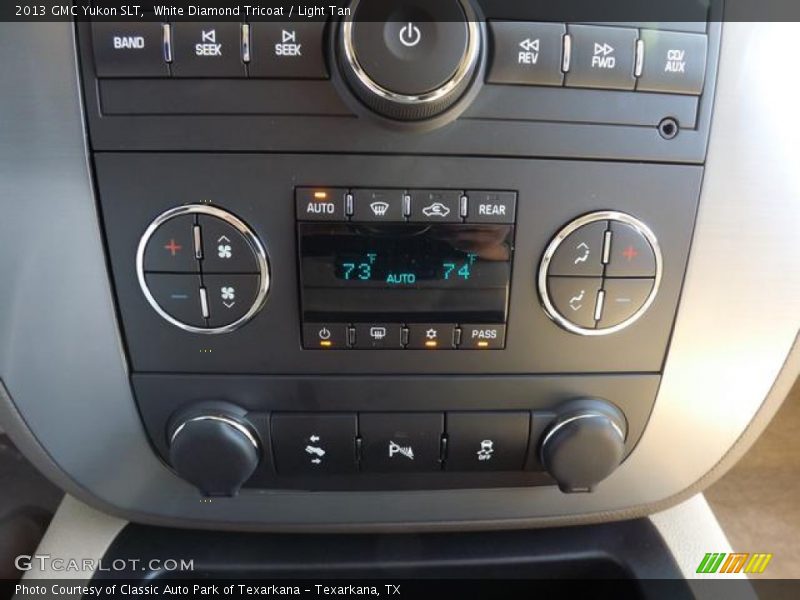White Diamond Tricoat / Light Tan 2013 GMC Yukon SLT