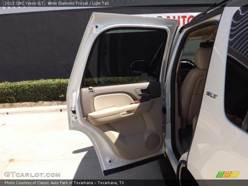 White Diamond Tricoat / Light Tan 2013 GMC Yukon SLT