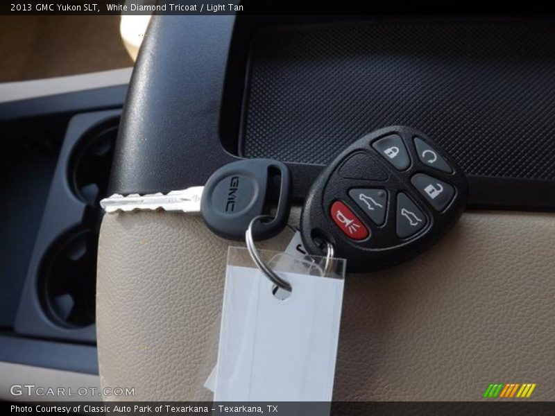 White Diamond Tricoat / Light Tan 2013 GMC Yukon SLT