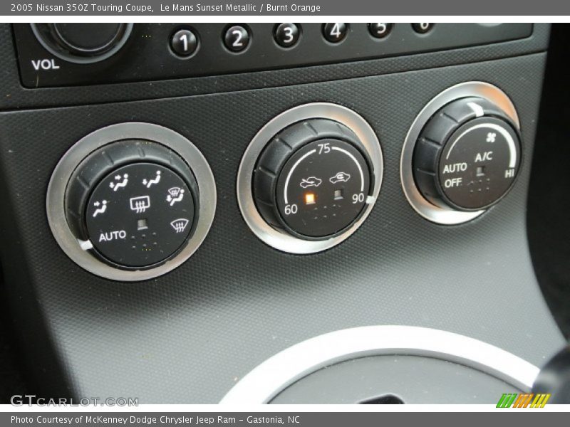 Controls of 2005 350Z Touring Coupe