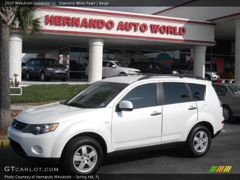 Diamond White Pearl / Beige 2007 Mitsubishi Outlander LS