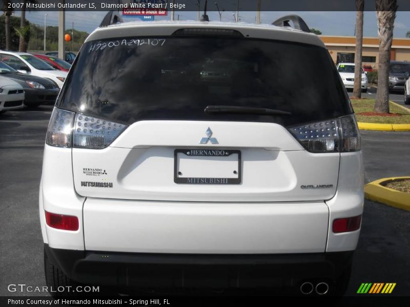 Diamond White Pearl / Beige 2007 Mitsubishi Outlander LS