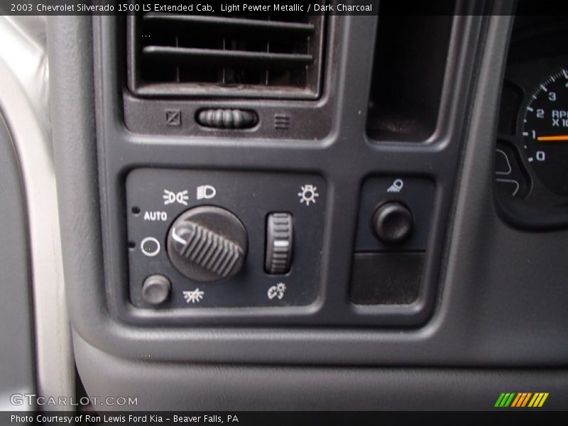 Controls of 2003 Silverado 1500 LS Extended Cab