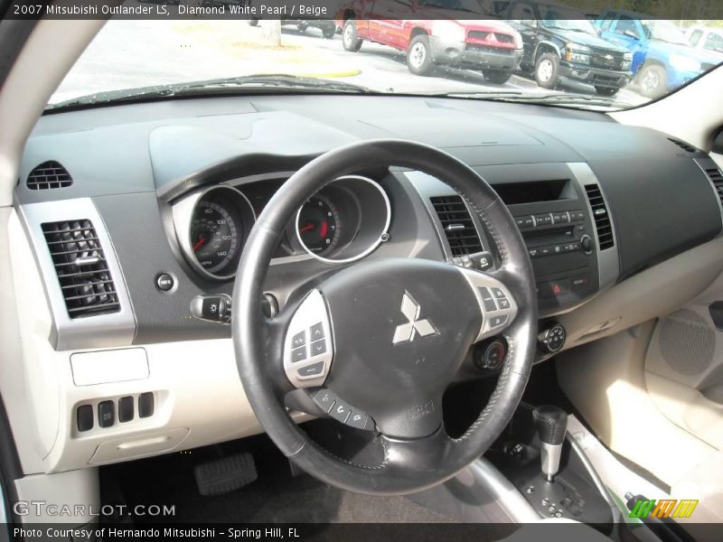 Diamond White Pearl / Beige 2007 Mitsubishi Outlander LS