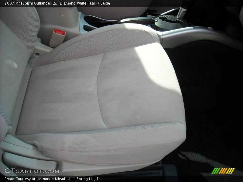 Diamond White Pearl / Beige 2007 Mitsubishi Outlander LS